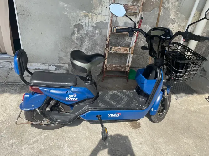 Scooter eletrônica yiwe vitter 