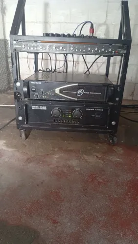 Vende-se potências Mark áudio 8500,LL áudio tchnology 1200 e Clossovem da Cicotron