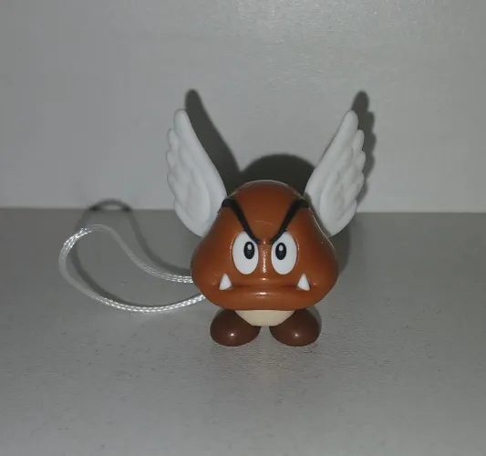 BONECO MINIATURA KINDER OVO SUPER MARIO GOOMBA