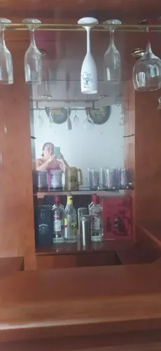 Vendo barzinho com marcas de uso...mas mto bom madeira pura