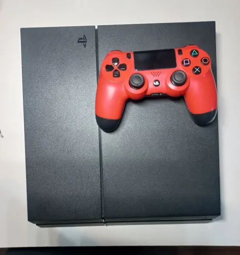 PS 4 Fat - 500 Gb usado em bom estado + 1 controle personalizado vermelho.