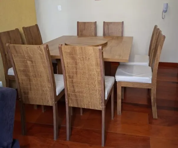 Mesa de Jantar QUADRADA 8 lugares MADEIRA - muito conservada