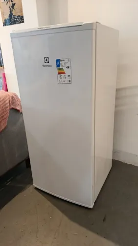 Freezer Vertical Electrolux 175l Smartbivolt Inverter Fei19t