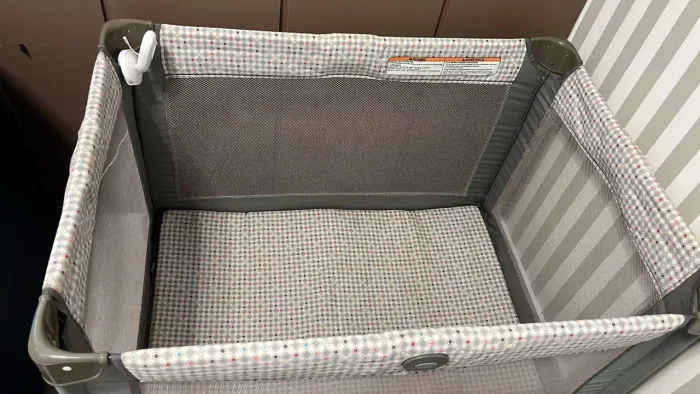 Cama berço e chiqueirinho