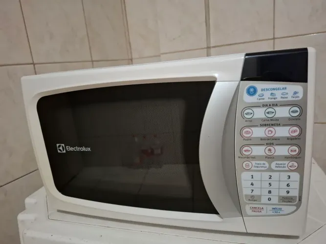 Micro-ondas Electrolux 20 litros impecável