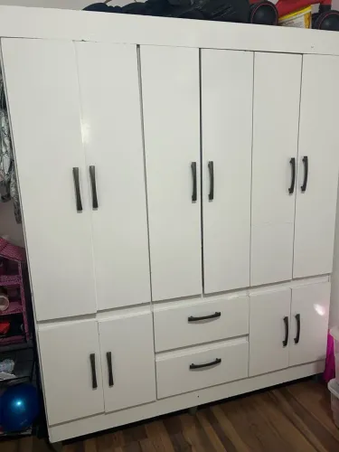 Guarda roupa 6 portas