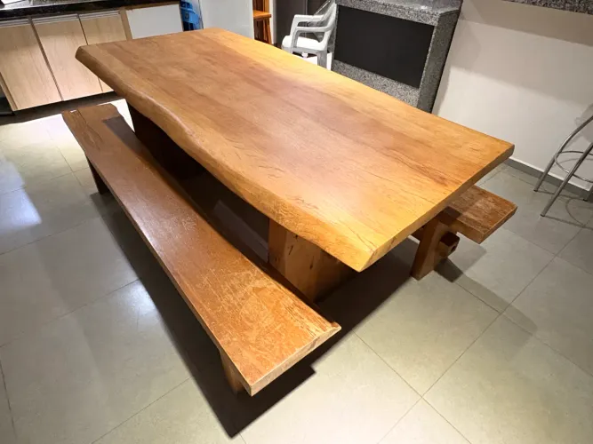 Mesa de madeira rústica 2,10 X 0,90 com dois bancos