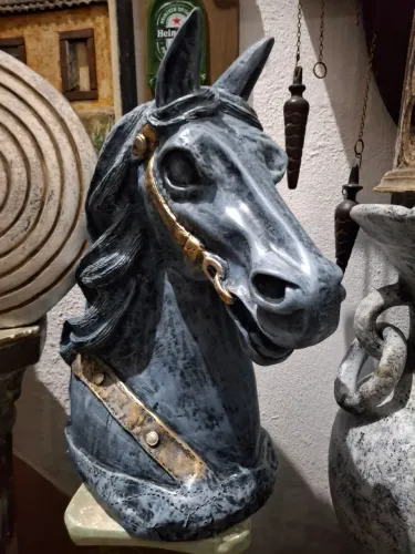 Estatua cabeça de cavalo em resina
