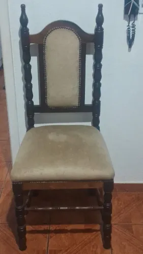 Cadeira de madeira maciça