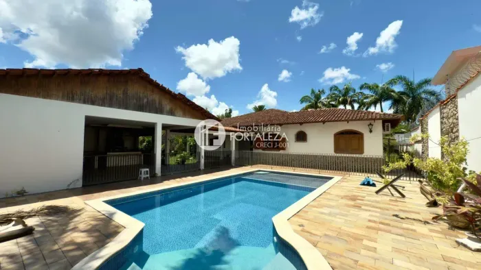 Térrea para venda possui 466 metros quadrados com 3 quartos em Jardim Tropical - Rio Branc