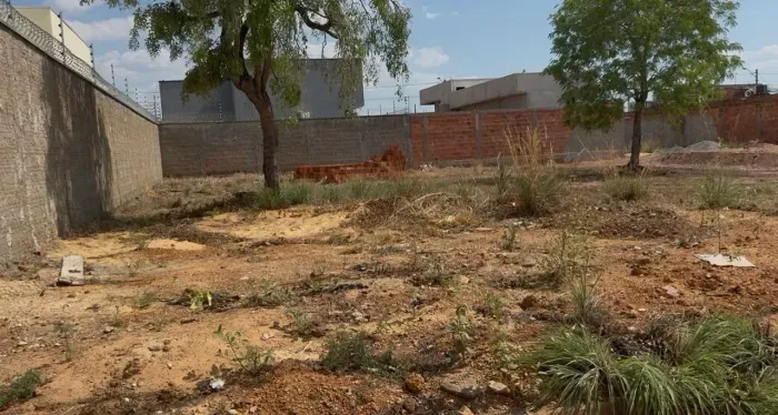 ALC SO 141 B , (quadra fundo a Ulbra) , Lote QUITADO, murado em L, frente p norte