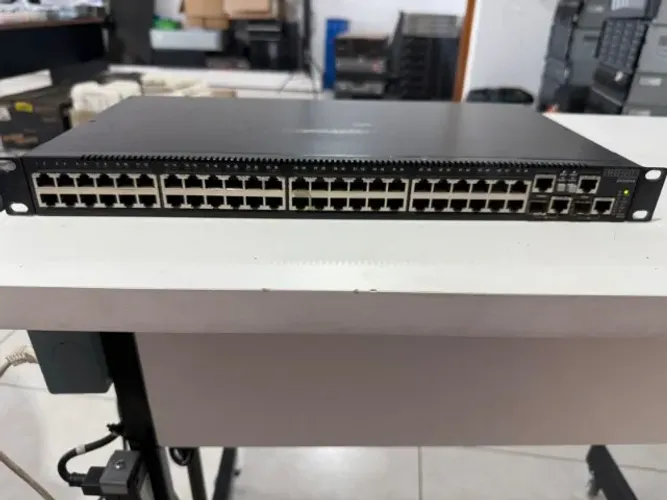 Switch Edge-Core ES3550YA 48 Portas 10/100 + 4 Portas Gigabit Combo