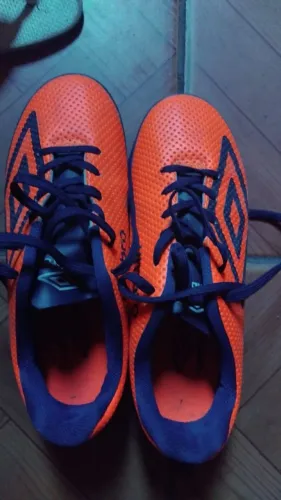 Chuteira umbro original