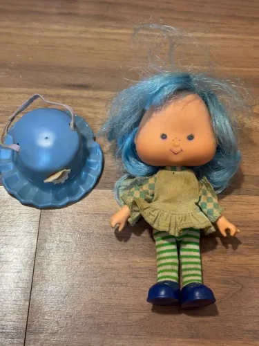 Boneca Uvinha da Coleção Moranguinho antiga da estrela 