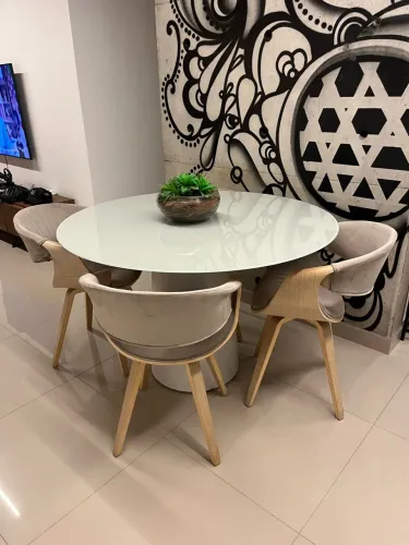 Mesa de jantar cone com 4 cadeiras 1.20