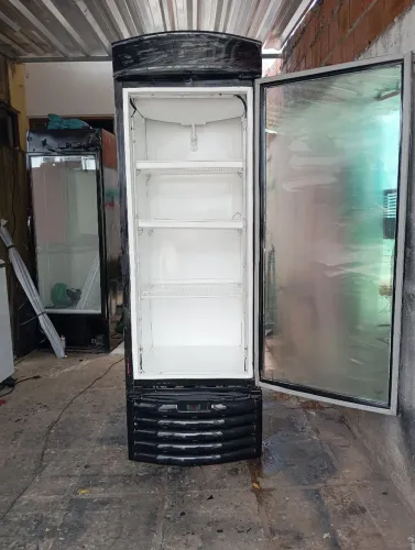 Vende-se expositor dupla funçao de 430 LT marcando até 5 graus negativos