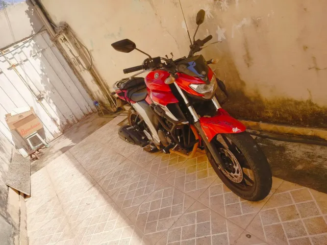 YAMAHA FZ25