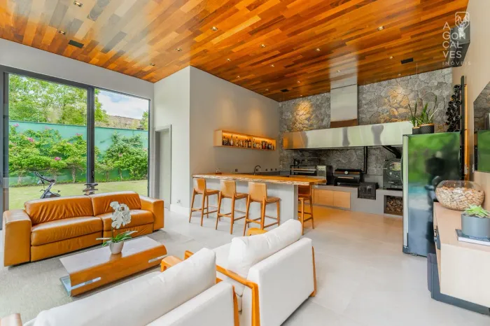 Casa em Condomínio no Vivenda Tabor, 05 Suítes, 05 Vagas, Piscina Aquecida, Campo Comprido