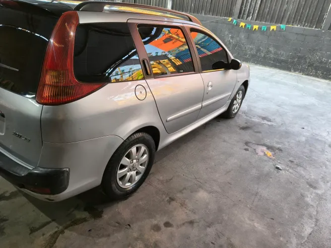 Peugeot 207 SW XR Sport 1.4 Flex 8V 5P 2010