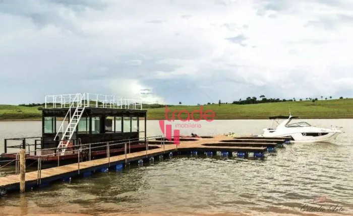 Rancho à Venda de 04 Suíte no Bairro Centro em Cássia - Minas Gerais com Piscina.