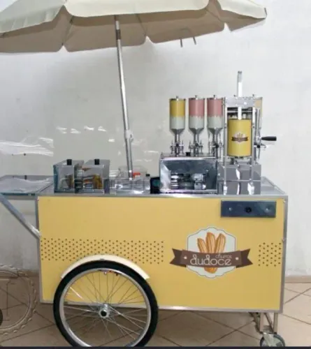 Carro de churrasco ou churros.