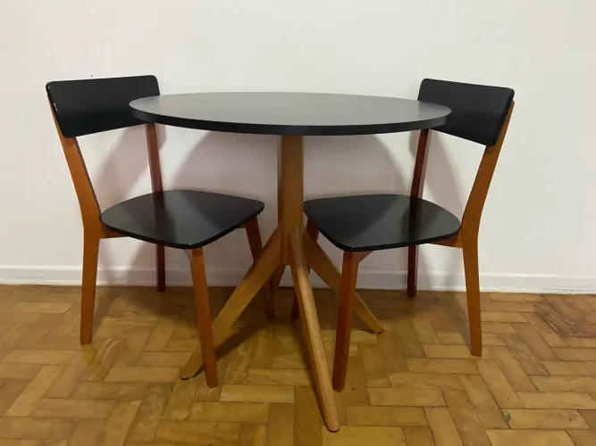 Conjunto de mesa de madeira e Cadeiras Tokyo