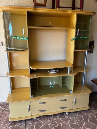 Rack / Estante para TV com Portas de Vidro e Gavetas