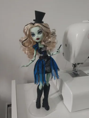 Boneca Monster High Freak du Chic Frankie Stein G1