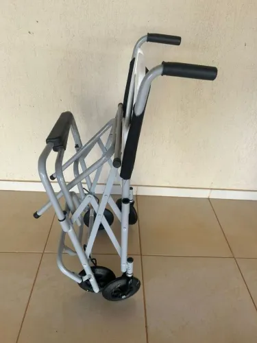 Cadeira de banho dobrável
