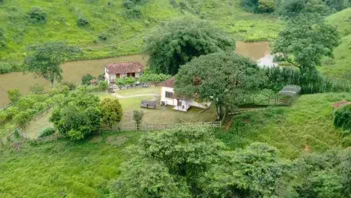 Sítio para venda tem 59800 m² com casa de 3 quartos em Passa Vinte MG