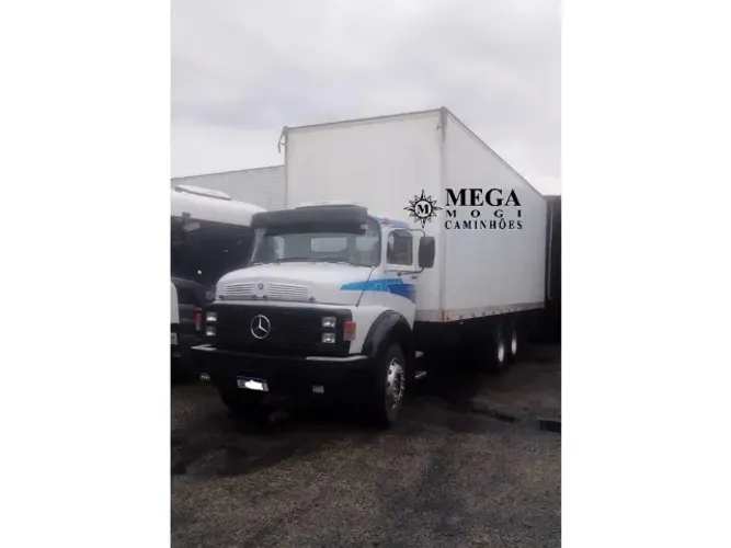 MB 1513 Truck Baú
