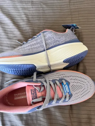 Tênis Skechers NOVO 