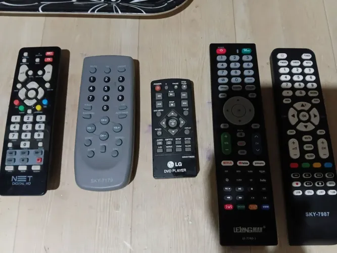 Controles remotos usados (Net digitak HD, SKY-7987, Lelong max LE-740-1, LG DVD, SKY-7179)