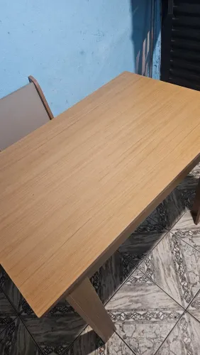 Mesa com 4 cadeiras