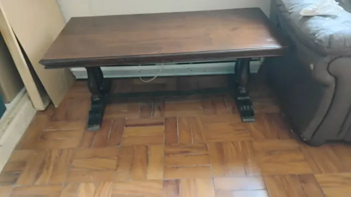 Mesa de centro em madeira 