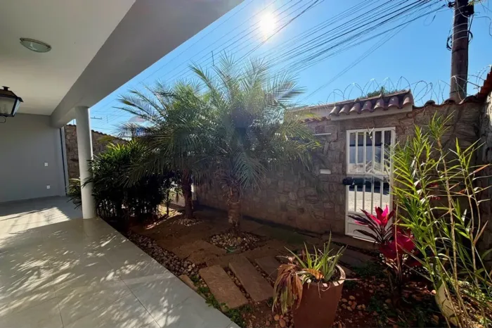 EXCELENTE CASA A VENDA NO BAIRRO MONTE LÍBANO