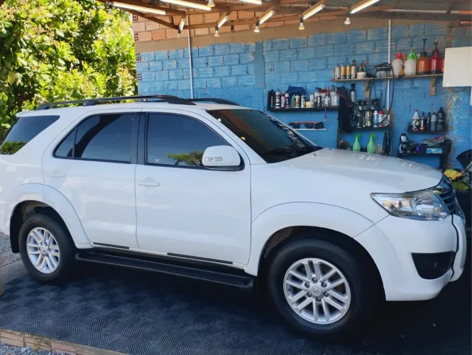 Toyota Hilux SW4 SR 4X2 2.7/ 2.7 Flex 16V Aut. 2014