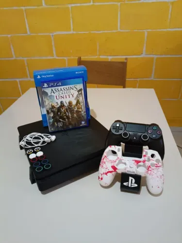 Vendo Play 4 slim 1tb em perfeito estado