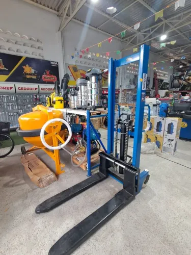 Empilhadeira Manual 1,5T 690X1150mm Altura 1,6M