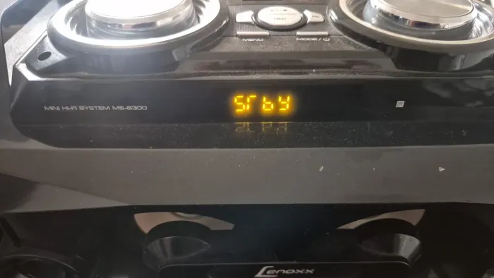 Caixa amplificada ms8300 lenoxx com defeito