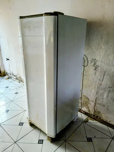 GELADEIRA ESMALTEC
