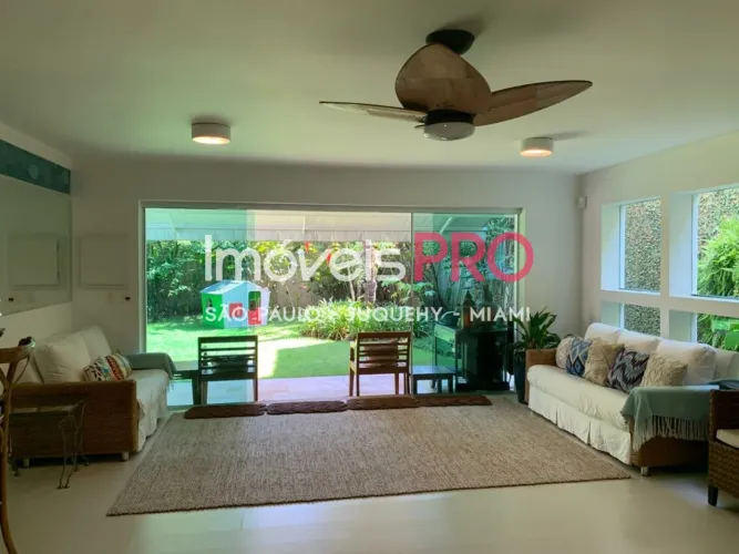 Linda casa com projeto arquitetônico , 300m² na Chácara Monte Alegre.