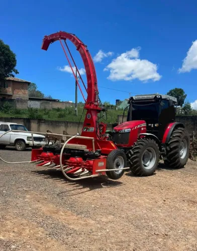 TRATOR AGRÍCOLA FORRAGEIRA