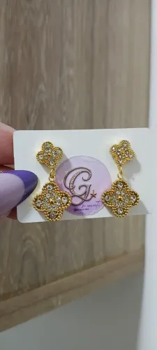 BRINCO COM STRASS DOURADO | COLEÇÃO URBAN CHIC