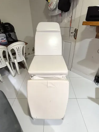 Vendo uma maca para atendimento 