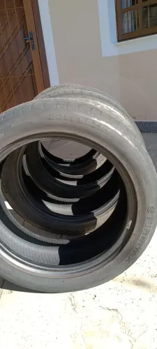 Pneus 225-50R17 e 275-40R22