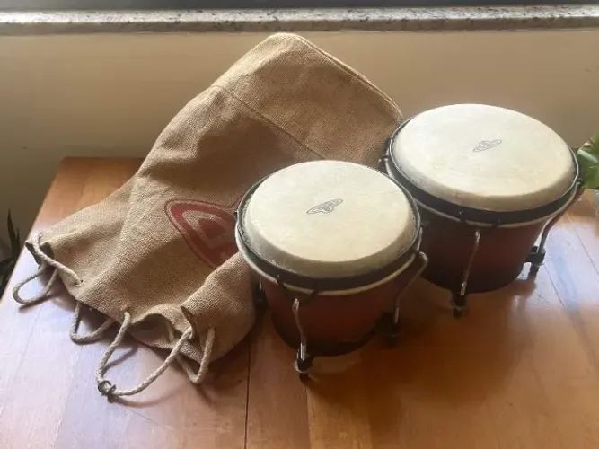 Bongôs tradicionais LP CP, madeira escura.