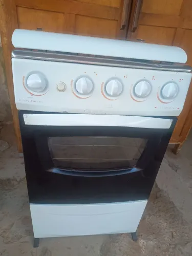Fogão usado acendendo manual 
