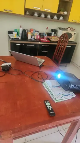 Vendo um data-show semi novo