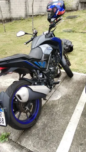 Moto impecável 